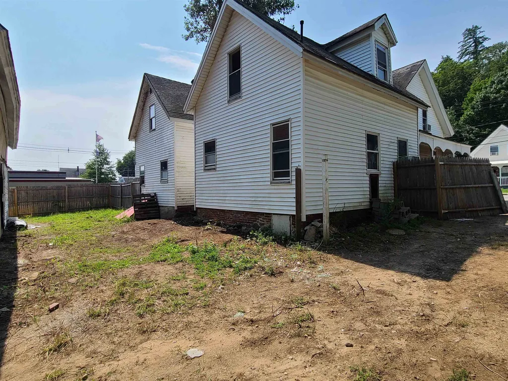 73 W Bow Street Franklin NH 03235