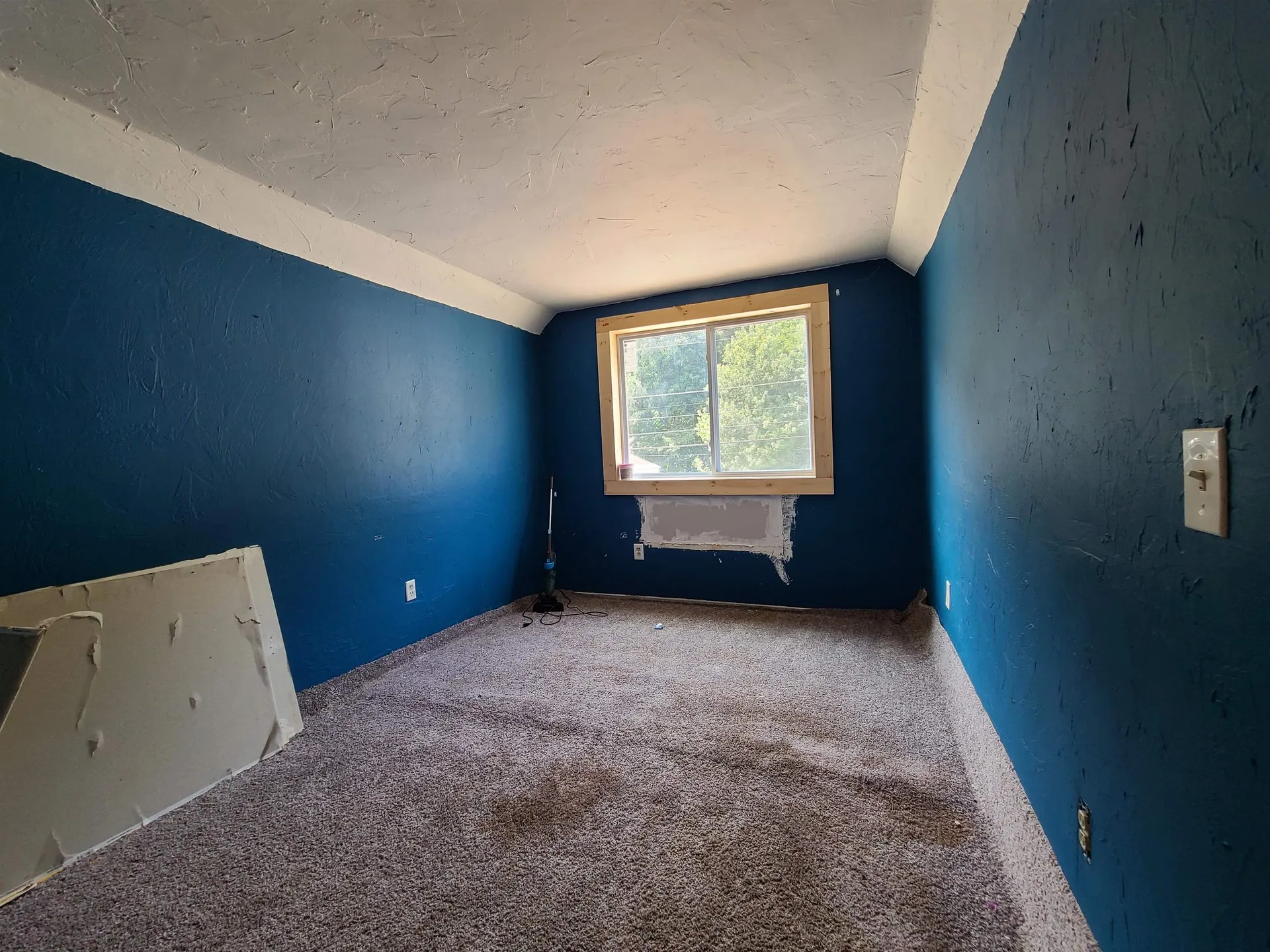 73 W Bow Street Franklin NH 03235