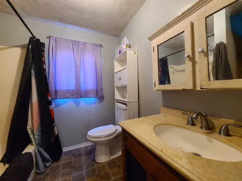 73 W Bow Street Franklin NH 03235