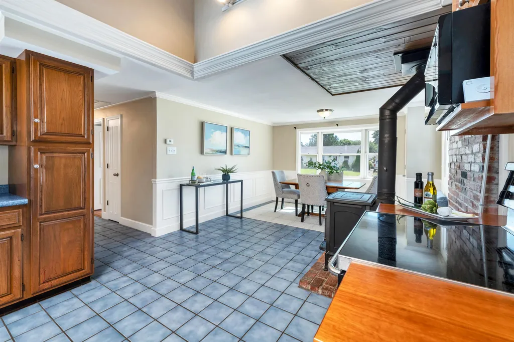 13 Holly Lane Hampton NH 03842