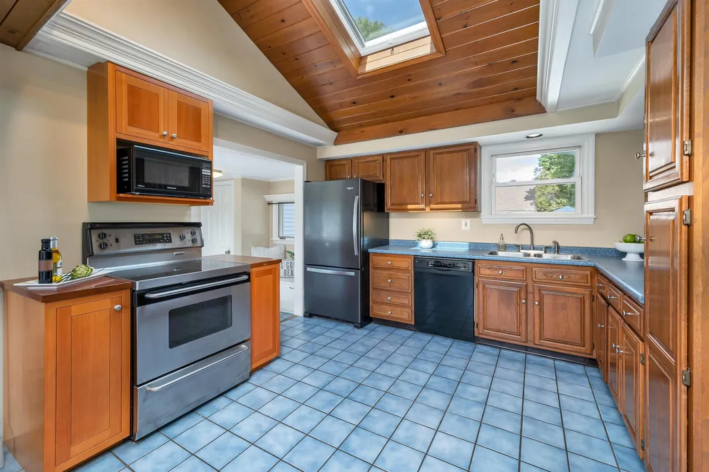 13 Holly Lane Hampton NH 03842