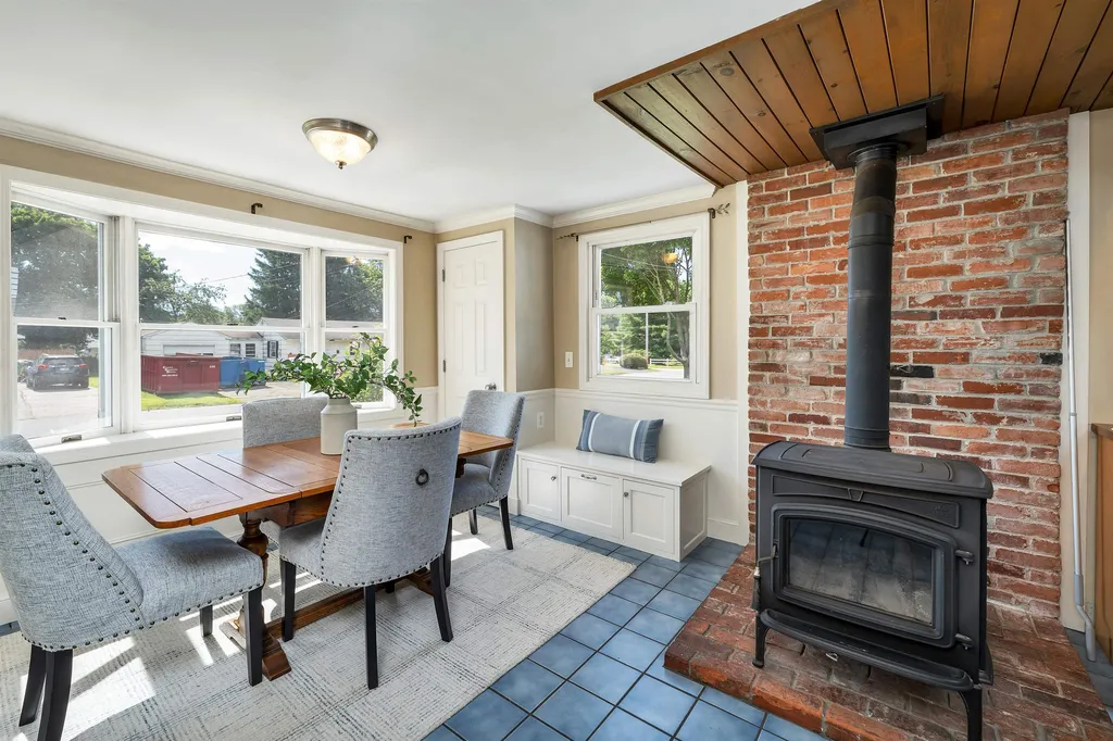 13 Holly Lane Hampton NH 03842