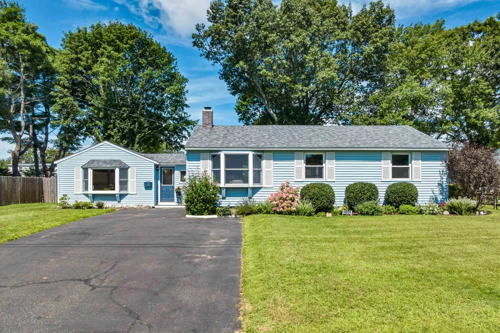 13 Holly Lane Hampton NH 03842