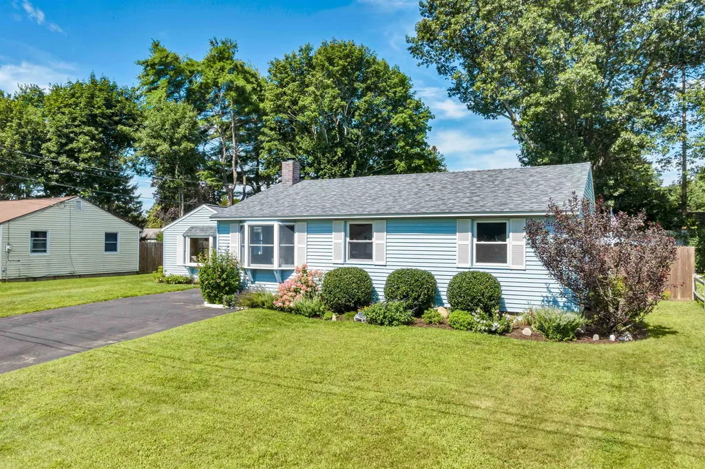 13 Holly Lane Hampton NH 03842