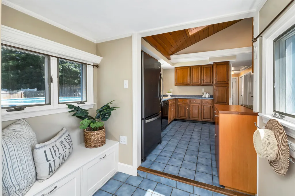 13 Holly Lane Hampton NH 03842