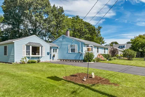 13 Holly Lane Hampton NH 03842