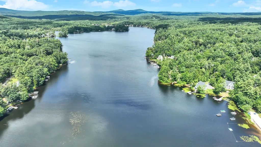 18 Four Seasons Lane Merrimack NH 03054