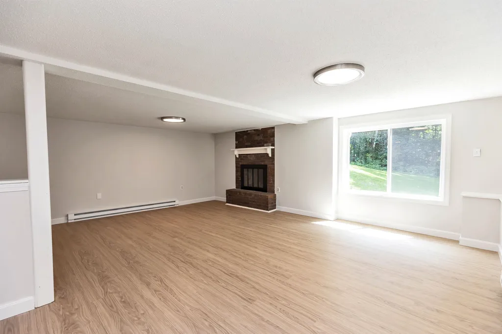 18 Four Seasons Lane Merrimack NH 03054