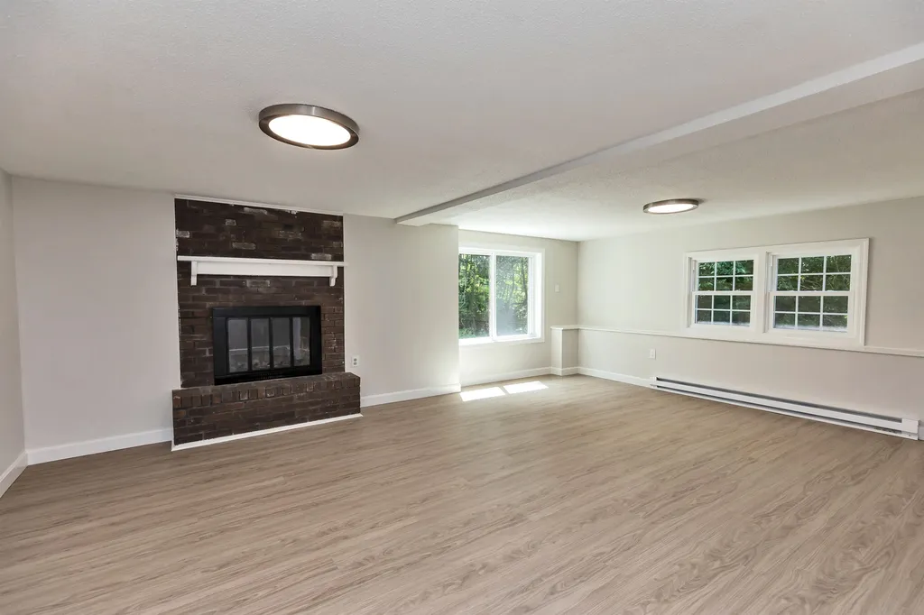 18 Four Seasons Lane Merrimack NH 03054