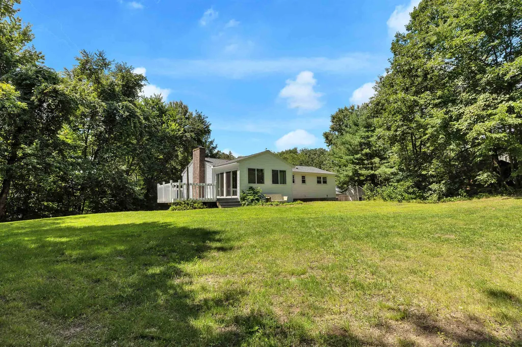 18 Four Seasons Lane Merrimack NH 03054
