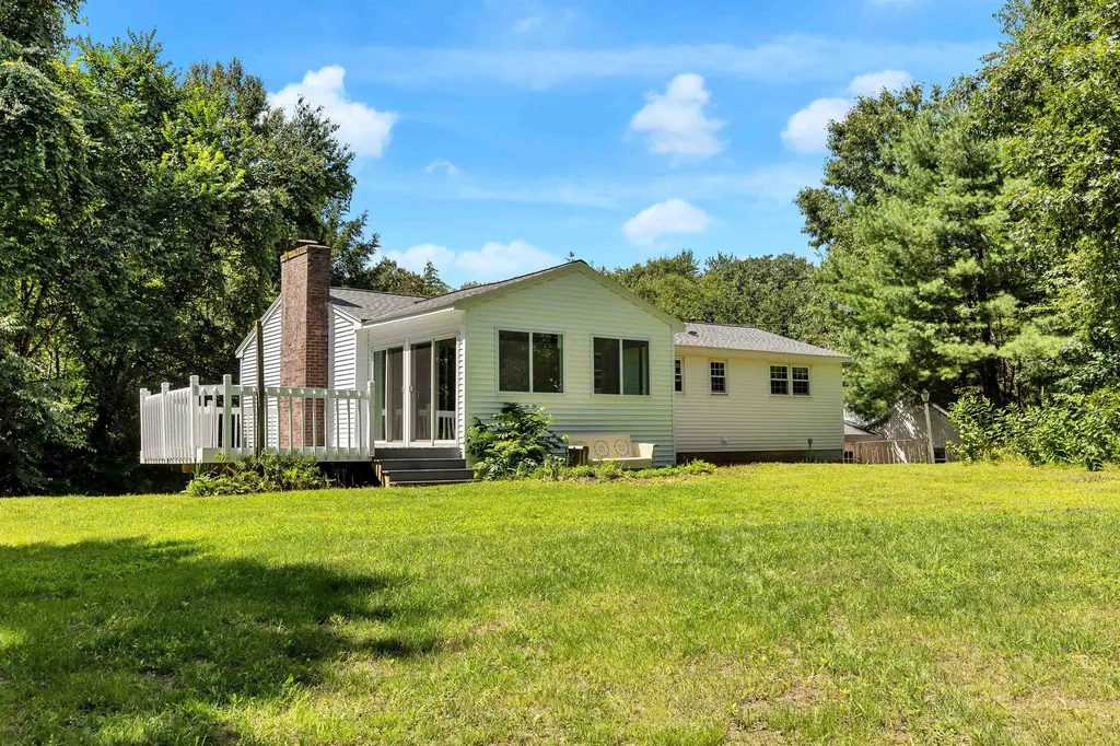 18 Four Seasons Lane Merrimack NH 03054