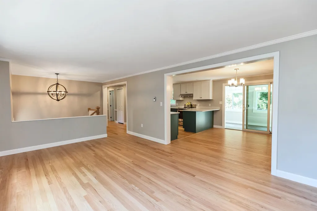 18 Four Seasons Lane Merrimack NH 03054