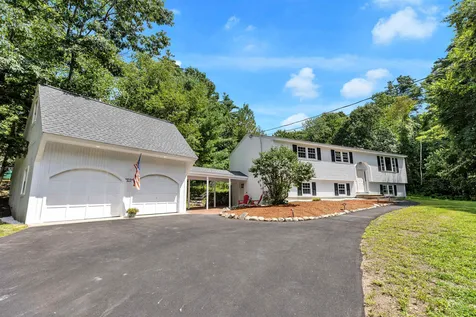 18 Four Seasons Lane Merrimack NH 03054