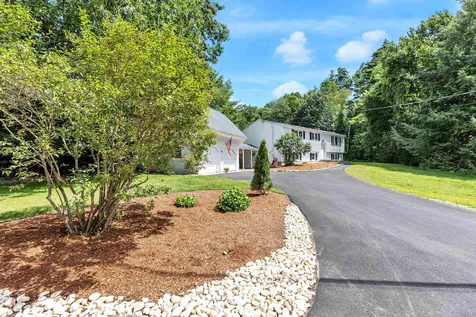 18 Four Seasons Lane Merrimack NH 03054
