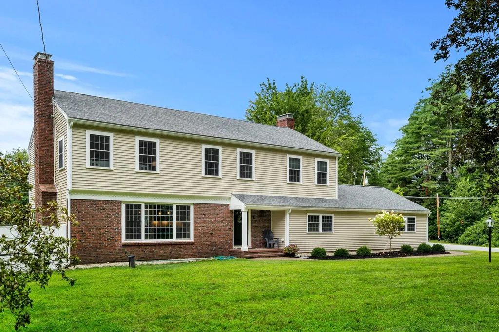 8 Blueberry Lane Bedford NH 03110