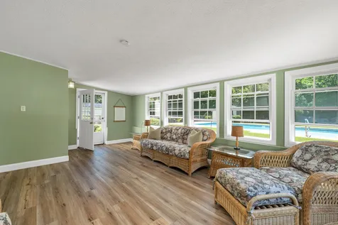 27 Massachusetts Drive Nashua NH 03060