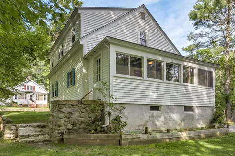 41 Pine Street Wolfeboro NH 03894