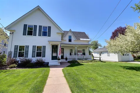 18 Maple Street Sunapee NH 03782