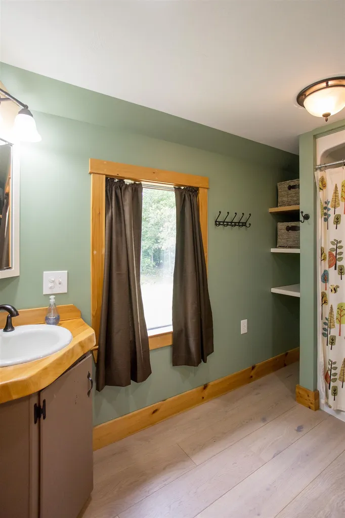 15 Clover Drive Thornton NH 03285