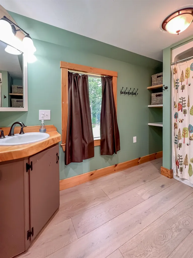 15 Clover Drive Thornton NH 03285