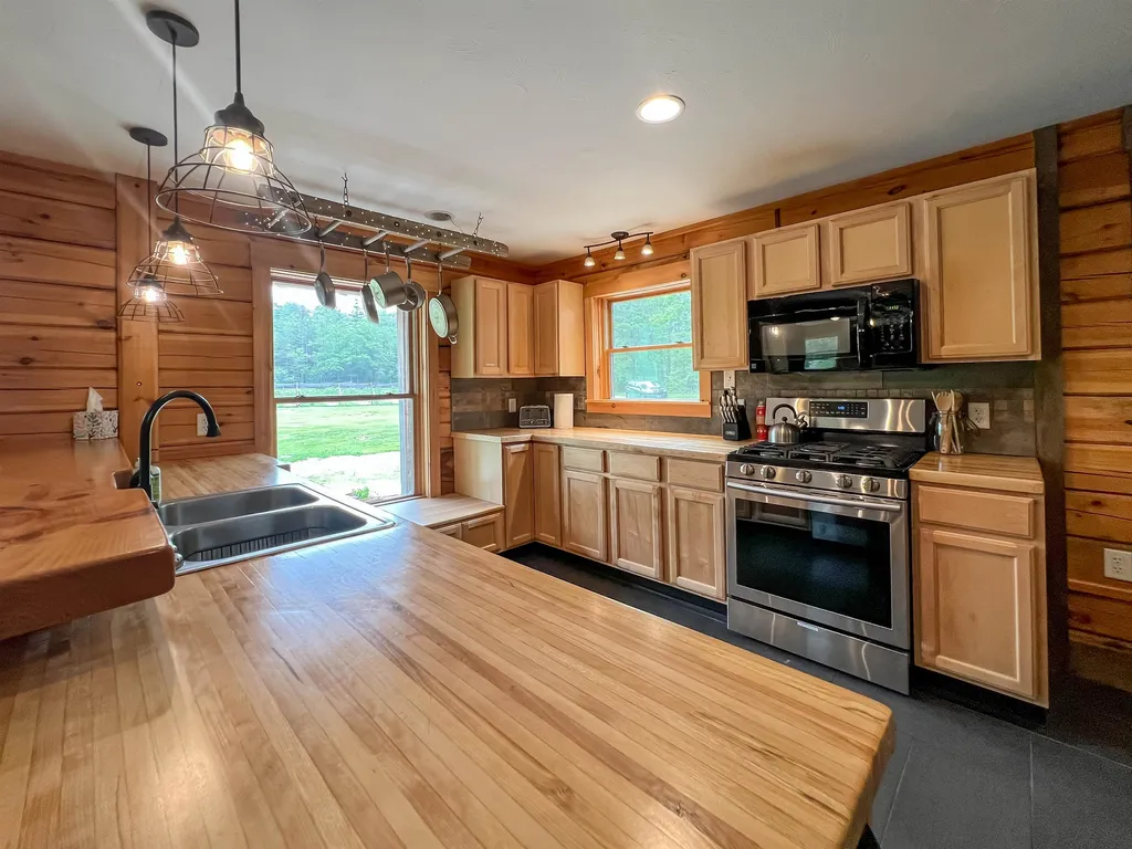 15 Clover Drive Thornton NH 03285