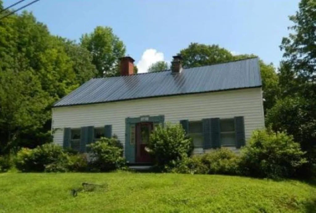 1121 Old Hillsboro Road Henniker NH 03242
