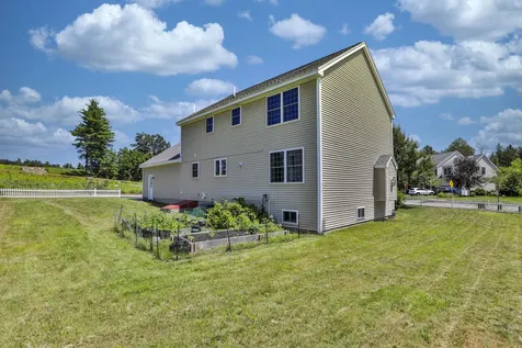 113 Cherrywood Drive Nashua NH 03062