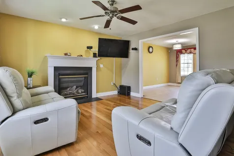 113 Cherrywood Drive Nashua NH 03062