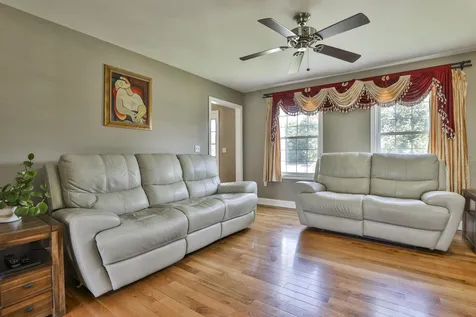 113 Cherrywood Drive Nashua NH 03062