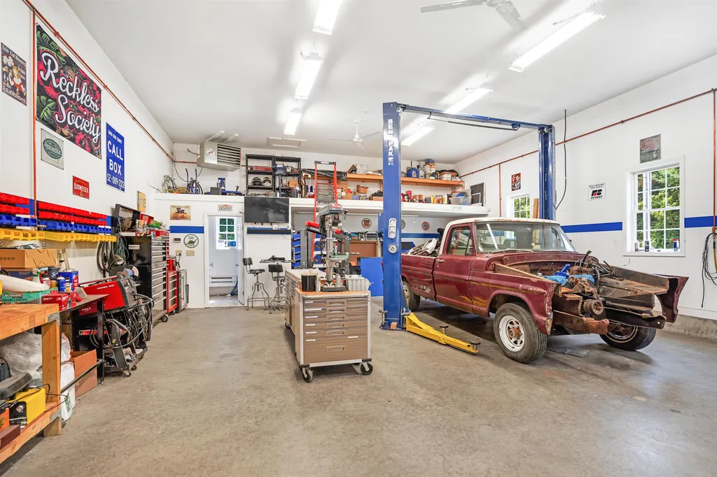 1038 Allen Road Webster NH 03303