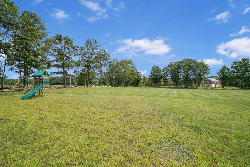 1038 Allen Road Webster NH 03303