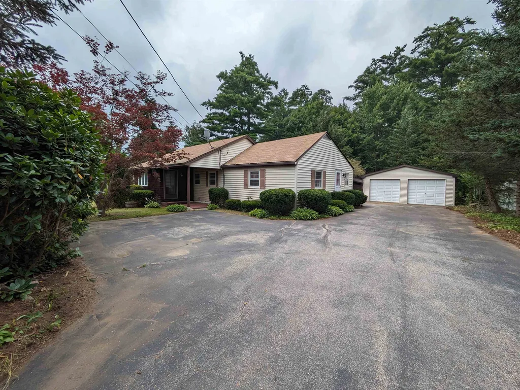 18 Hunt Street Hooksett NH 03106