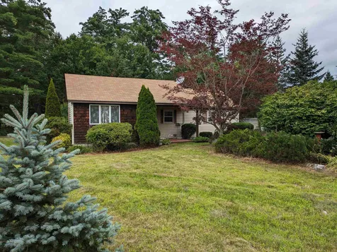 18 Hunt Street Hooksett NH 03106