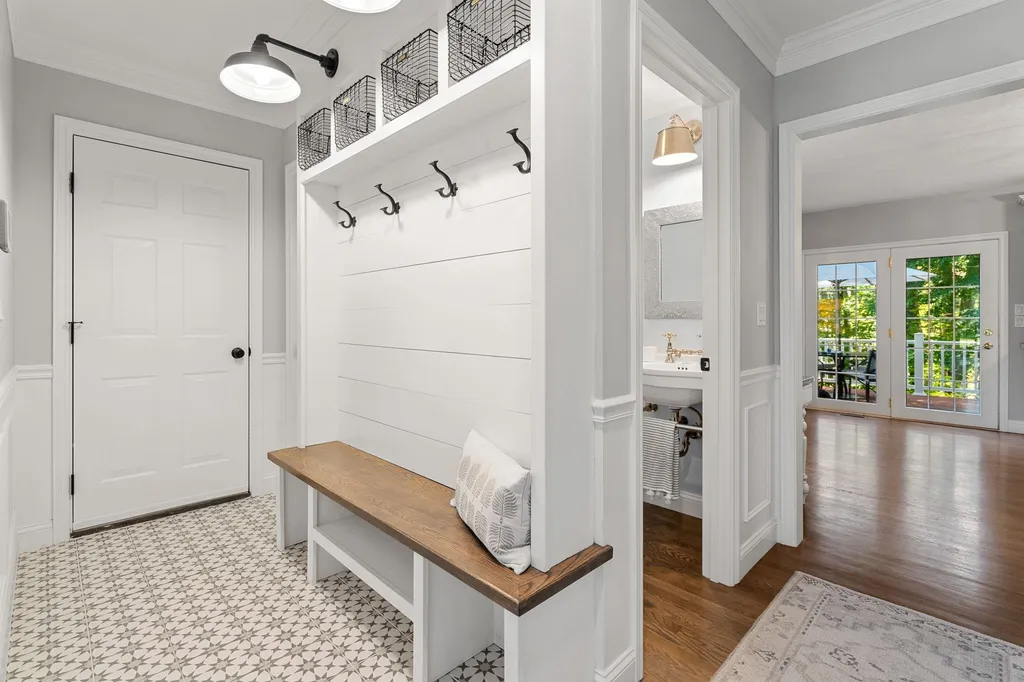 1 Hemlock Way Stratham NH 03885