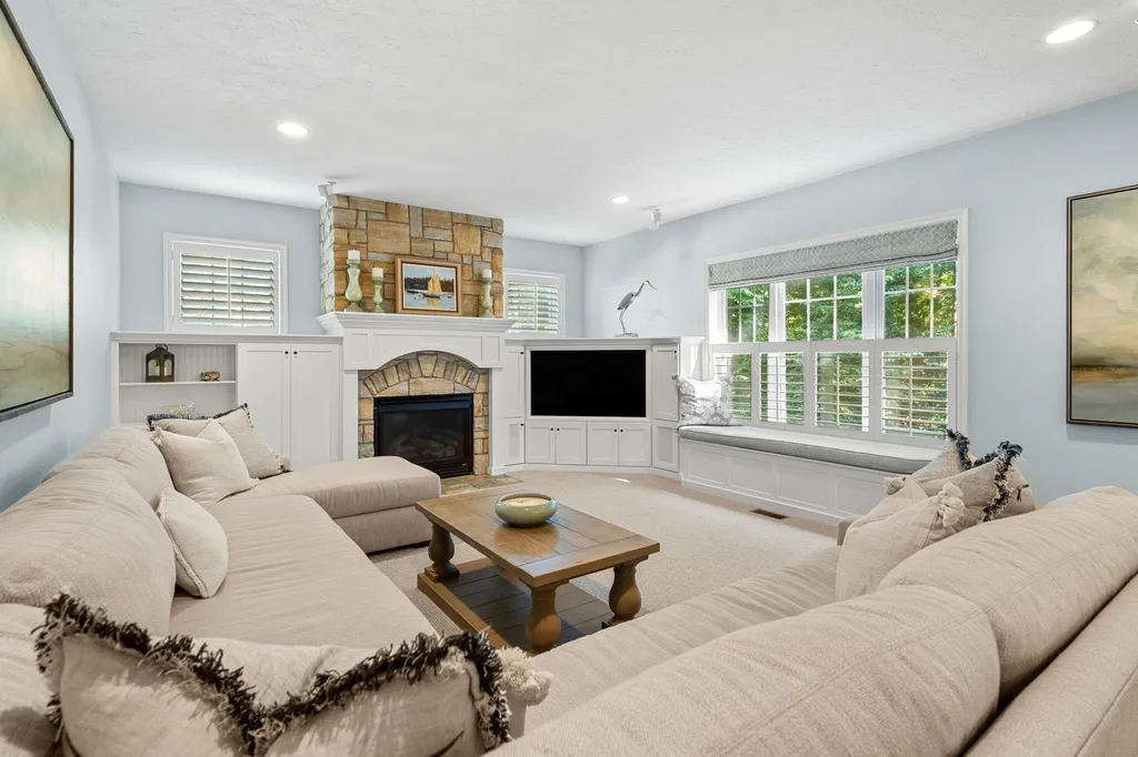 1 Hemlock Way Stratham NH 03885