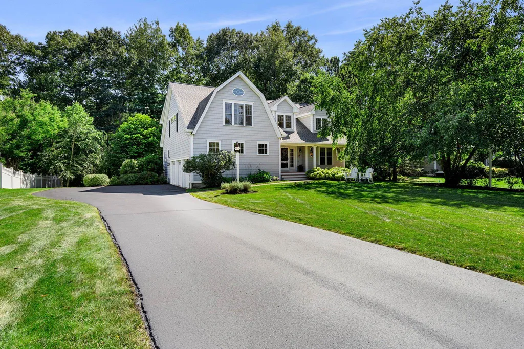 1 Hemlock Way Stratham NH 03885