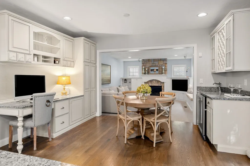 1 Hemlock Way Stratham NH 03885