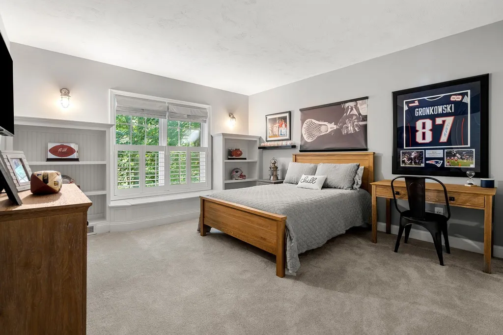 1 Hemlock Way Stratham NH 03885