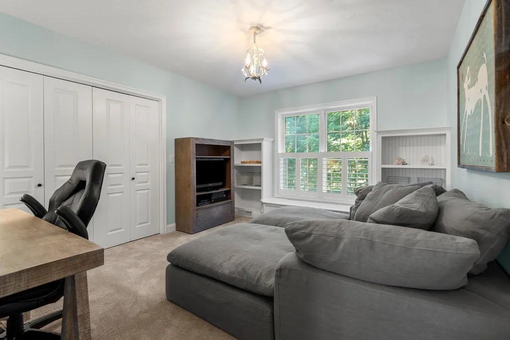 1 Hemlock Way Stratham NH 03885