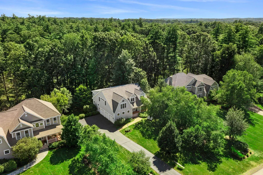 1 Hemlock Way Stratham NH 03885