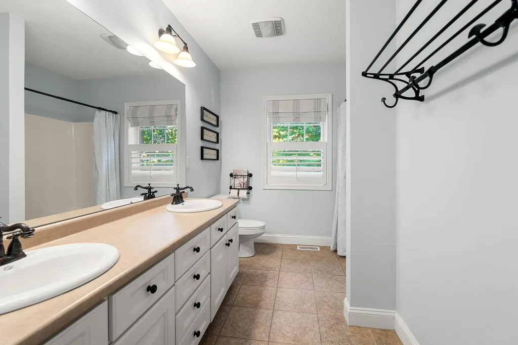 1 Hemlock Way Stratham NH 03885