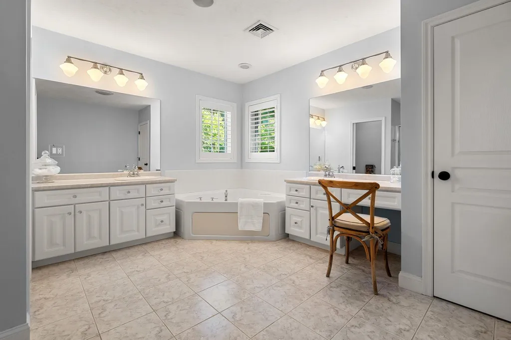 1 Hemlock Way Stratham NH 03885