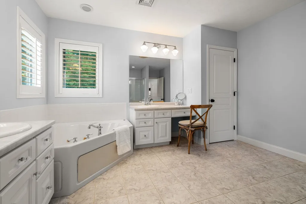 1 Hemlock Way Stratham NH 03885