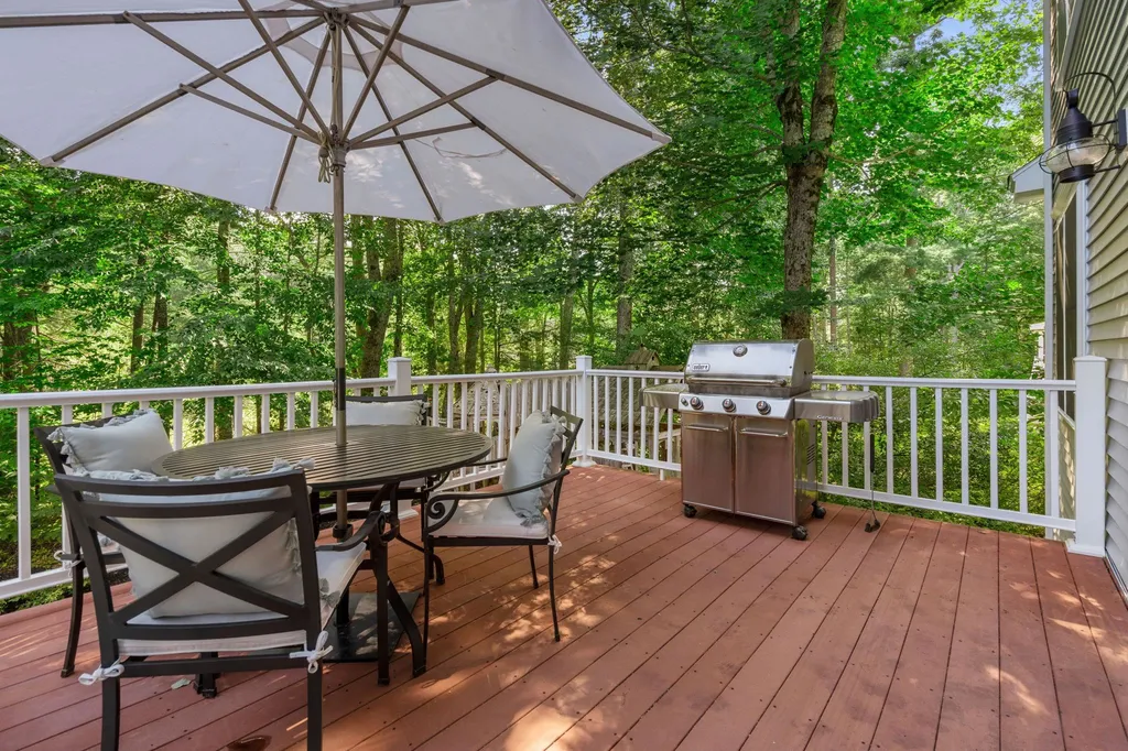 1 Hemlock Way Stratham NH 03885
