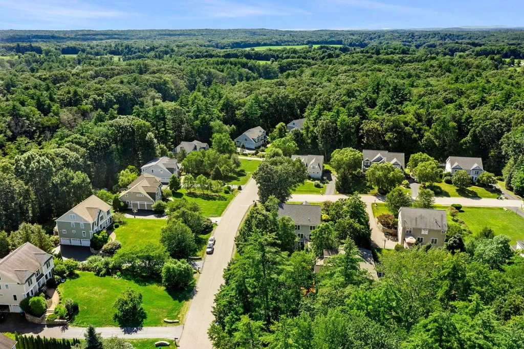 1 Hemlock Way Stratham NH 03885