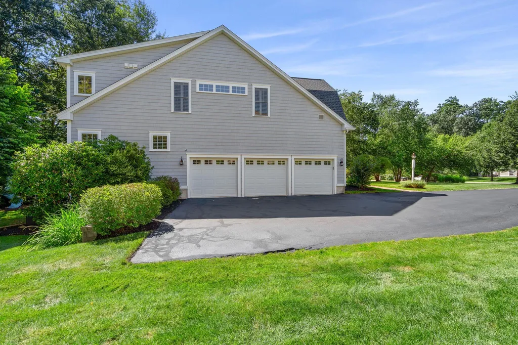 1 Hemlock Way Stratham NH 03885