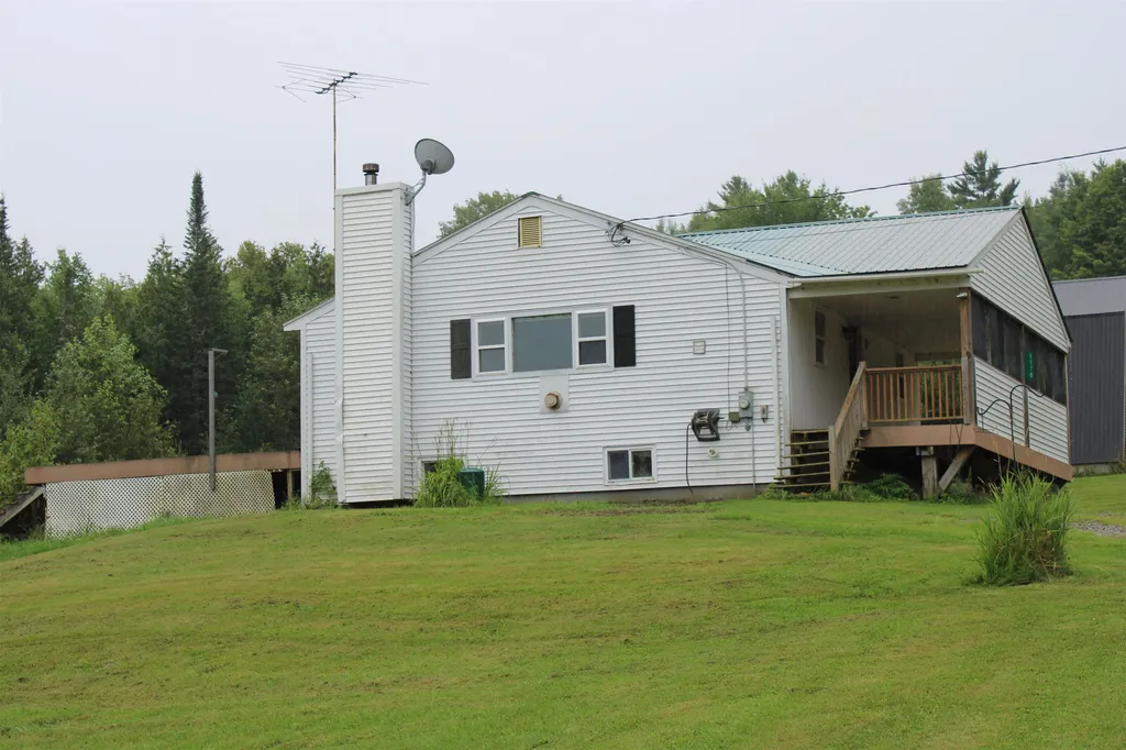 1178 Green Bay Loop Peacham VT 05862