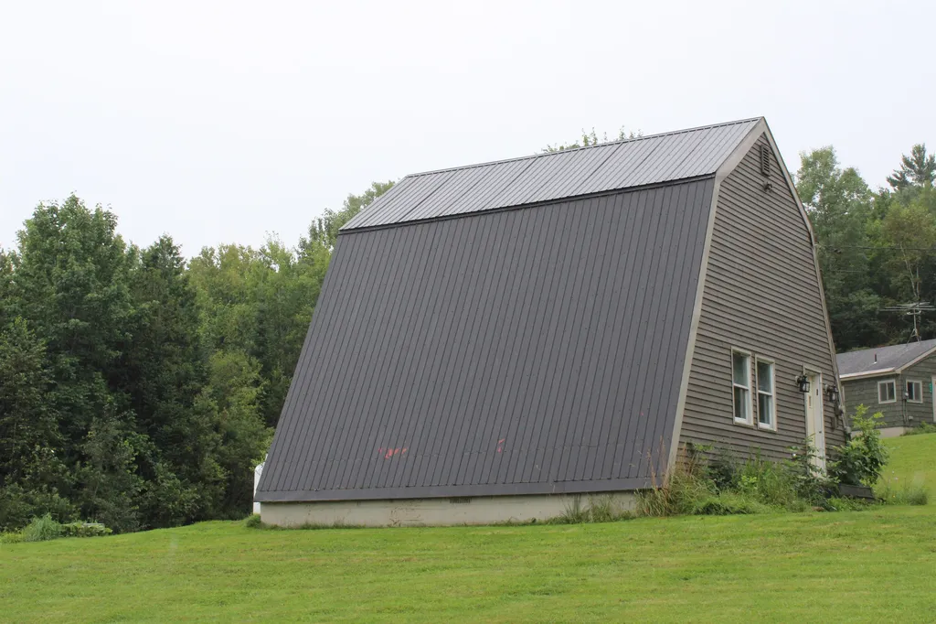 1178 Green Bay Loop Peacham VT 05862