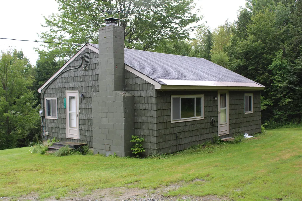1178 Green Bay Loop Peacham VT 05862