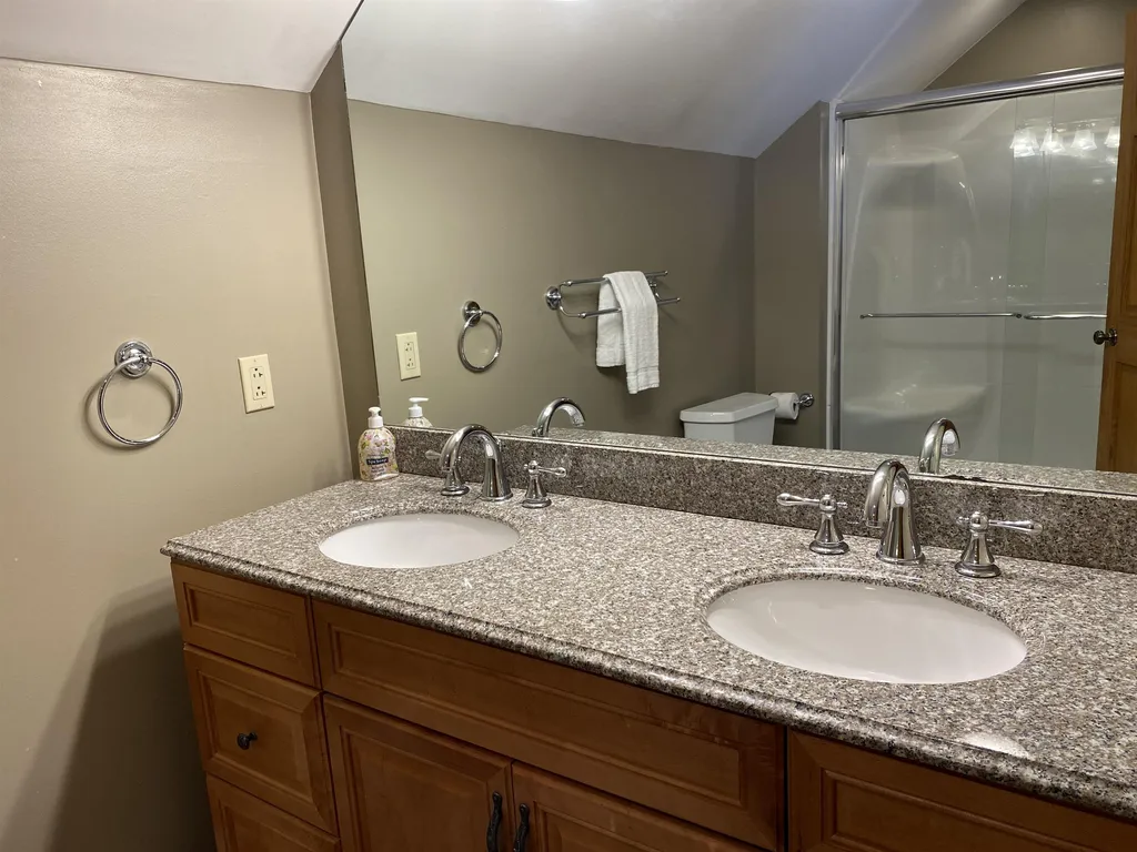 201 Snowood Drive Thornton NH 03285